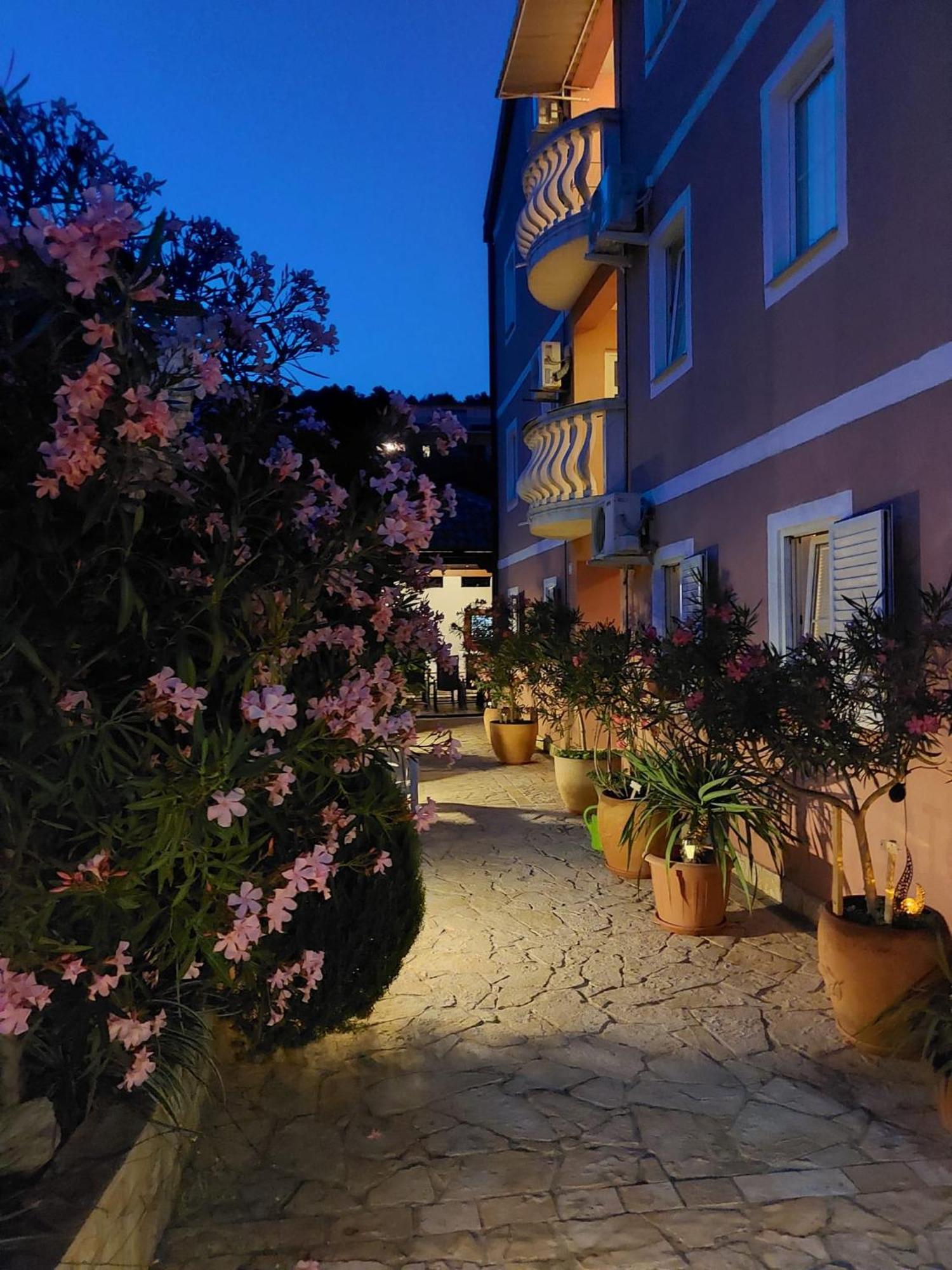 Apartments Ljubo Stari Grad  Extérieur photo