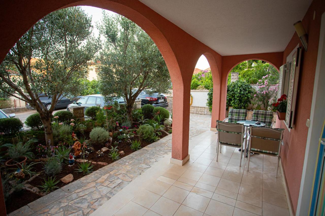 Apartments Ljubo Stari Grad  Extérieur photo