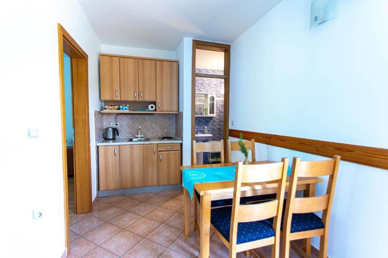 Apartments Ljubo Stari Grad  Extérieur photo